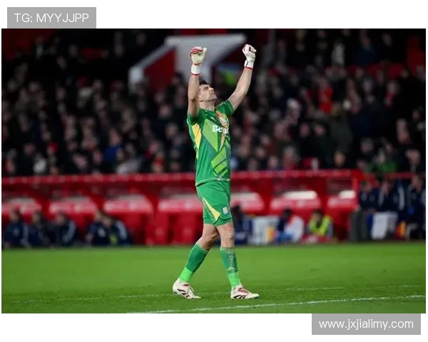 马丁内斯本赛季零封次数达8次，表现稳健