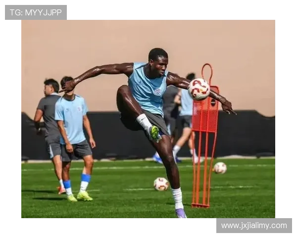 上海申花节奏问题凸显,中场创造力不足制约进攻组织 上海申花节奏问题凸显,中场创造力不足制约进攻组织