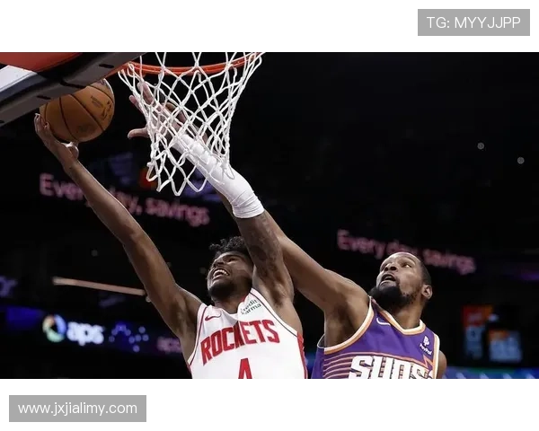 米德尔顿挡拆为字母哥拉开空间，三分效率优于上季